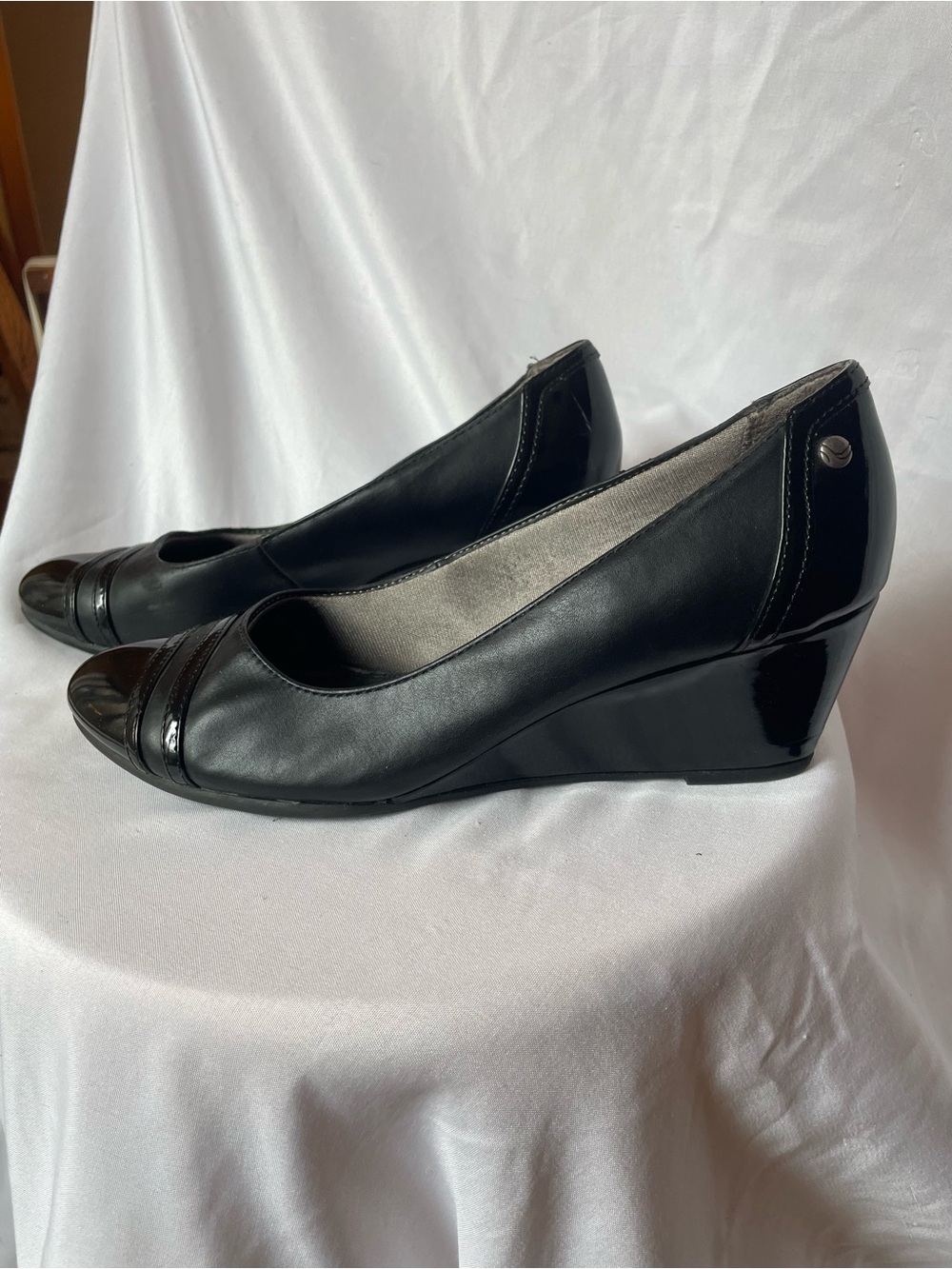 Life Stride Black Pumps Wedge Heels Cap Toe Size 8.5M Comfortable for Office